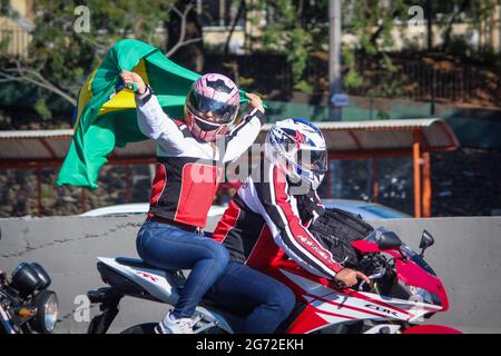 Porto-Bucht, Brasilien. Juli 2021. Präsident Jair Bolsonaro führt Motorradtouren in Porto Aegre und den benachbarten Städten durch. Kredit: Ageu da Rocha/FotoArena/Alamy Live Nachrichten Stockfoto