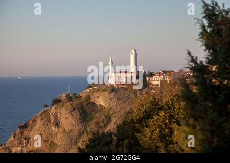 Beykoz, Istanbul, Türkei Schwarzes Meer mit anatolischem Festungsleuchtturm Stockfoto