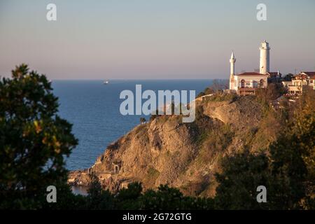 Beykoz, Istanbul, Türkei Schwarzes Meer mit anatolischem Festungsleuchtturm Stockfoto