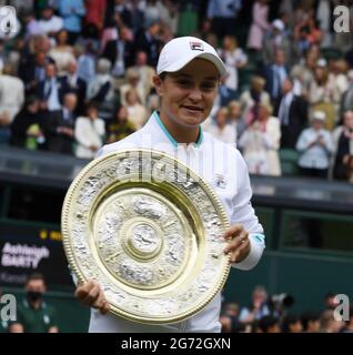 London, Gbr. Juli 2021. London Wimbledon Championships Day 12 10/07/2021 Ashleigh Barty (AUS) gewinnt Ladies Finale gegen Karolina Pliskova (CZE) Credit: Roger Parker/Alamy Live News Stockfoto