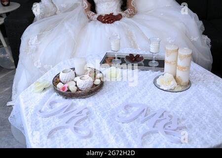 Marokkanische Hochzeitskerzen. Marokkanische Hochzeitsdekoration Stockfoto