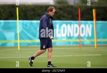 Italien-Manager Roberto Mancini während einer Trainingseinheit auf dem Trainingsgelände von Tottenham Hotspur. Bilddatum: Samstag, 10. Juli 2021. Stockfoto