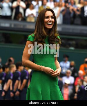 London, Gbr. Juli 2021. London Wimbledon Championships Day 12 10/07/2021 Ash Barty (AUS) gewinnt Finale der Damen im Einzel Credit: Roger Parker/Alamy Live News Stockfoto