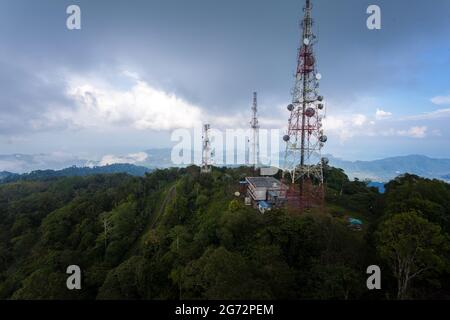 Toller Aussichtspunkt auf langkawi. meer, Berge und Dschungel Stockfoto