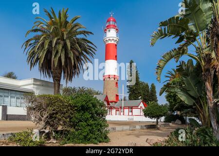 Architektonisches Wahrzeichen Swakopmund Lighthouse, erbaut während der deutschen Kolonialzeit in Swakopmund, Namibia. Stockfoto