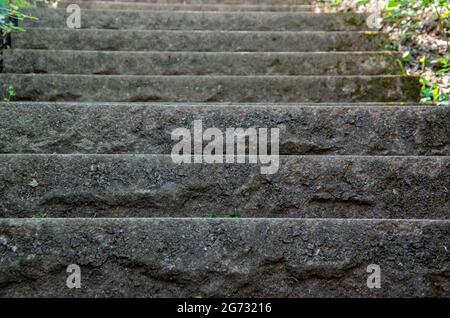 Abstrakte Treppen, abstrakte Stufen, Treppen in der Stadt, Granittreppen Stockfoto