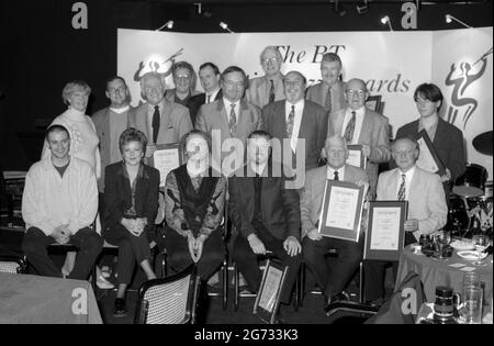 BT British Jazz Awards 1995. Back Row: Stan Tracey, Alan Barnes, Humphrey Lyttelton, Jim Simpson. Mittlere Reihe: Sheila Tracy, Unbekannt, Bill Ashton, BT Exec, Lord Pendry, John Barnes, Gerard Prescenser. Front Row: Dave O&#x2019;Higgins, Claire Martin, Iain Ballamy, Martin Taylor, Dave Shepherd, Roy Williams, Pizza on the Park, London, 25.4.95. Stockfoto