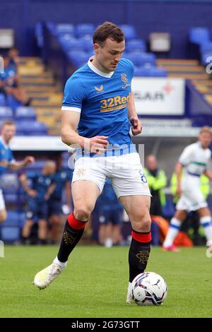 Birkenhead, Großbritannien. Juli 2021. George Edmundson von den Rangers während des Vorsaison-Freundschaftsspiel zwischen Tranmere Rovers und den Rangers im Prenton Park am 10. Juli 2021 in Birkenhead, England. (Foto von Richard Ault/phcimages.com) Quelle: PHC Images/Alamy Live News Stockfoto