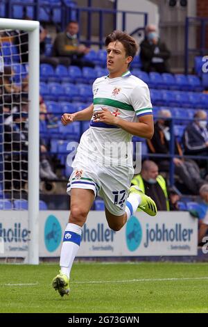 Birkenhead, Großbritannien. Juli 2021. Charlie Jolley von Tranmere Rovers während des Vorsaison-Freundschaftsspiel zwischen Tranmere Rovers und Rangers im Prenton Park am 10. Juli 2021 in Birkenhead, England. (Foto von Richard Ault/phcimages.com) Quelle: PHC Images/Alamy Live News Stockfoto