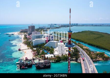 Luftaufnahme des Piratenschiffs Jolly Roger in Cancun Stockfoto