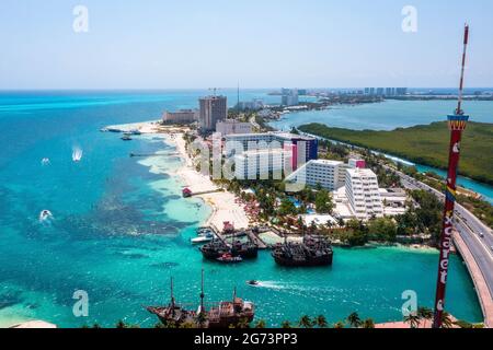 Luftaufnahme des Piratenschiffs Jolly Roger in Cancun Stockfoto