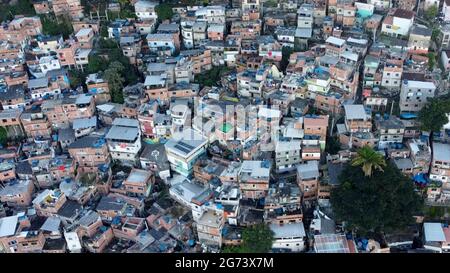 Dona Marta Slum im Zentrum von Rio de Janeiro Stadt an den Hängen des Dona Marta Hill in der Nähe von Corcovado und der Christus der Erlöser Statue Stockfoto