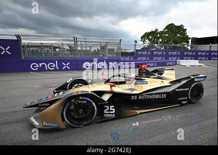 New York, USA. Juli 2021. Der französische Fahrer Jean-Eric Vergne von DS Techeetah nimmt am Qualifying-Lauf 10 der ABB FIA Formula E Championship - New York City im Brooklyn-Stadtteil New York City, NY, 10. Juli 2021 Teil. (Foto von Anthony Behar/Sipa USA) Quelle: SIPA USA/Alamy Live News Stockfoto