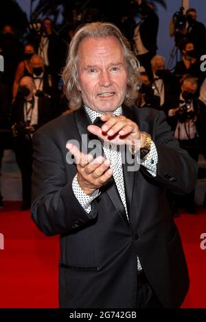 John Savage nimmt am 10. Juli 2021 an der Premiere des „Flag Day“ während des 74. Jährlichen Filmfestivals in Cannes im Palais des Festivals in Cannes, Frankreich, Teil. Stockfoto