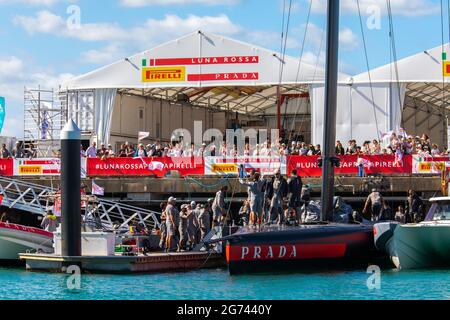 Das Team von Luna Rossa Prada Pirelli feiert den zweiten Halbfinalsieg gegen American Magic am 29. Januar 2021, Auckland Harbour, Auckland, New Zeal Stockfoto