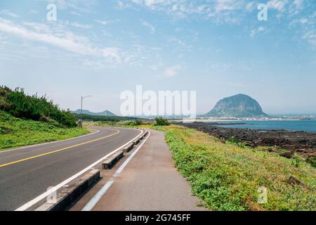 Sanbangsan Berg- und Küstenstraße, Jeju Olle Trail auf der Insel Jeju, Korea Stockfoto