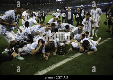 Rio de Janeiro, Rio de Janeiro, Brasilien. Juli 2021. (SPO) Argentinien Champion von Copa America. 10. Juli 2021, Rio de Janeiro, Brasilien: Argentiniens Spieler feiern den Copa-America-Titel nach einem Sieg über Brasilien im Jahr 1-0 im Fußballspiel, das am Samstagabend (10) im Maracana-Stadion in Rio de Janeiro stattfand. Quelle: Leco Viana/TheNews2 Quelle: Leco Viana/TheNEWS2/ZUMA Wire/Alamy Live News Stockfoto