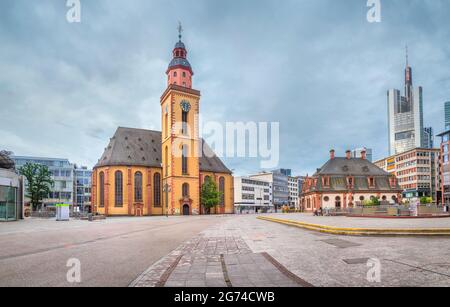 Frankfurt am Main, Deutschland. Blick auf die barocke Katharinenkirche Stockfoto