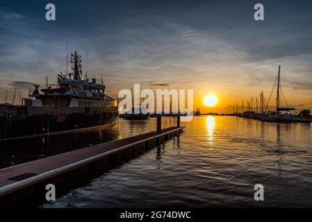 Pattaya, Thailand - 25. Nov 2017 Perspektive Yacht Dock or Slip in Sunset Stockfoto