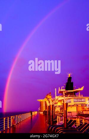 Golf von Alaska, USA - 13 2017. Juli: Das Foto wurde auf einem Celebrity-Kreuzschiff, Infinity, auf dem Weg nach Juneau, aufgenommen. Stockfoto