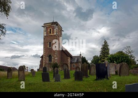 Die Holy Trinity Church in Holtby, Yorkshire, wurde 1792 erbaut. Es wurde größtenteils aus Ziegelsteinen gebaut und ist heute eine denkmalgeschützte Kirche. Stockfoto