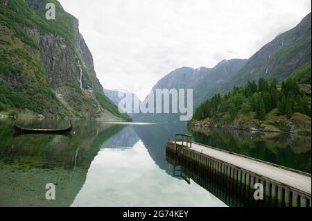Panoramablick auf die norwegischen Fjorde Stockfoto