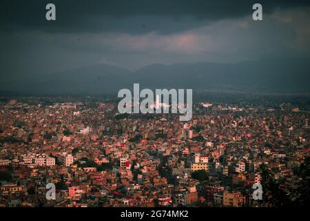 Wundervolle Aussicht auf den Kathmandu Vally von der Spitze des Monkey Temple, Kathmandu, Nepal Stockfoto