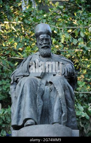 Mumbai Maharashtra Indien- Asien März; 2015 : Bronzestatue von Dadabhai Naoroji, dem ersten indischen Parlamentsabgeordneten .Flora Brunnen; hutatma chowk. Stockfoto