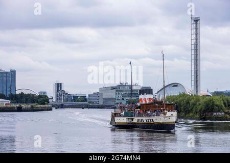 Glasgow, Schottland, Großbritannien. Juli 2021. Im Bild: Das Dampfschiff Waverley verlässt Glasgow zu Beginn seiner täglichen Fahrt um die Clyde-Mündung. Kredit: Rich Dyson/Alamy Live Nachrichten Stockfoto