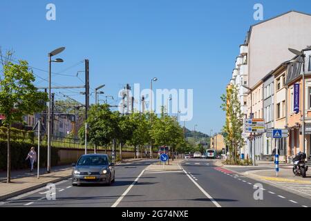 Europa, Luxemburg, Esch-sur-Alzette, Boulevard John Fitzgerald Kennedy (Autobahn N4) in der Nähe des Bahnhofs Esch Stockfoto