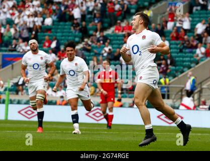 LONDON, ENGLAND - 10. JULI: Adam Radwan (Newcastle Falcons) aus England feiert seinen Versuch während der Internationalen Freundschaftsspanne zwischen England und Kanada bei Stockfoto