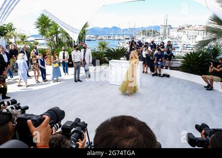 Palais des Festivals, Cannes, Frankreich. Juli 2021. Katheryn Winnick posiert beim „Flag Day“-Fotocall. Bild nach Kredit: Julie Edwards/Alamy Live News Stockfoto