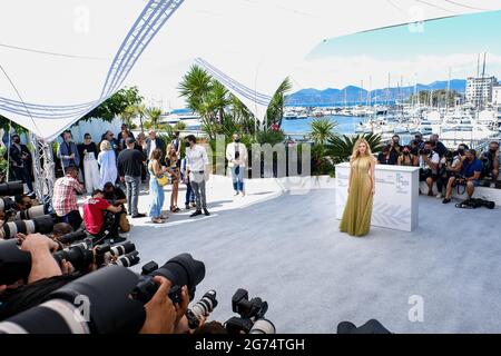 Palais des Festivals, Cannes, Frankreich. Juli 2021. Katheryn Winnick posiert beim „Flag Day“-Fotocall. Bild nach Kredit: Julie Edwards/Alamy Live News Stockfoto