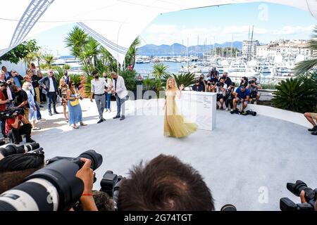 Palais des Festivals, Cannes, Frankreich. Juli 2021. Katheryn Winnick posiert beim „Flag Day“-Fotocall. Bild nach Kredit: Julie Edwards/Alamy Live News Stockfoto