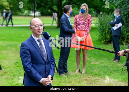 Federation Wallonia - Brüsseler parlamentsvorsitzender Rudy Demotte, der Vorsitzende der Open VLD, Egbert Lachaert, und Innenministerin Annelies Verlinden im Bild Stockfoto