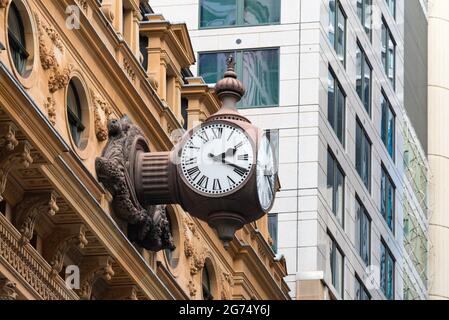 Die dreiteilige GPO (General Post Office) George Street 1880 im Zentrum von Sydney, Australien, ersetzte nach Beschwerden eine einteilige Version Stockfoto