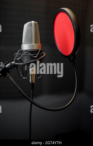 Professionelles Mikrofon Nahaufnahme, Aufnahmestudio Stockfoto