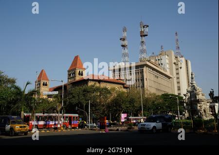 Mumbai, Indien- Asien; März; 2015 : Comunication Bharat sanchar nigam Limited BSNL Building im Vordergrund und Telefonaustausch im Hintergrund, Fort Stockfoto