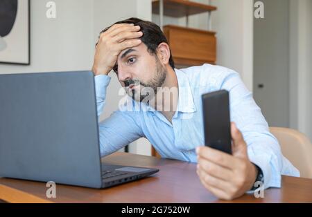 Porträt eines wütenden Mannes mittleren Alters Stockfoto