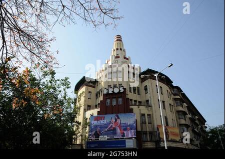 Mumbai; Maharashtra; Indien- Asien; März; 2015 das Eros Cinema ist ein Art déco-Stil in Mumbai, Kino oder Kino Estd.1935 Stockfoto