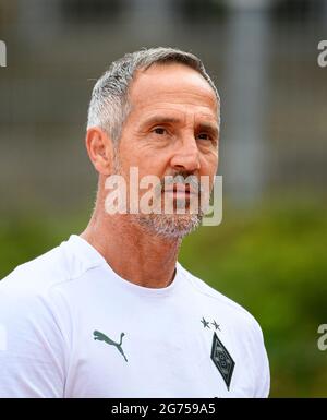 Trainer Adi HUETTER (HÃ tter) MG) Fußball-Testspiel, Borussia Mönchengladbach (MG) - Viktoria Köln (VK), am 10. Juli 2021 in Borussia Mönchengladbach / Deutschland. Â Stockfoto