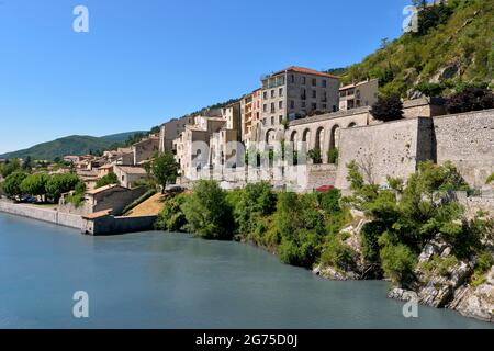 Dorf Sisteron am Ufer der Durance, einer Gemeinde im Département Alpes-de-Haute-Provence in der Region Provence-Alpes-Côte Azur in Frankreich Stockfoto