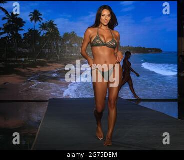 Sport illustriertes Modell Christen Harpe spaziert während der PARAISO Miami Swim Week im Mondrian Hotel South Beach in Miami Beach, Florida, am Samstag, 10. Juli 2021 in der Runway Show 2021. Foto von Gary i Rothstein/UPI Stockfoto