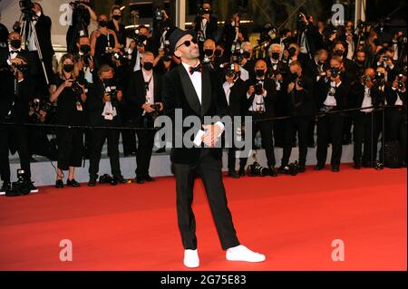 Cannes, Frankreich. Juli 2021. JR nimmt am „Flag Day“ während der 74. Jährlichen Filmfestspiele von Cannes im Palais des Festivals Teil. Quelle: Stefanie Rex/dpa-Zentralbild/dpa/Alamy Live News Stockfoto