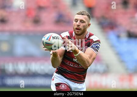 Wigan, Großbritannien. Juli 2021. Jackson Hastings (31) von Wigan Warriors übergibt den Ball in Wigan, Vereinigtes Königreich am 7/11/2021. (Foto von Craig Thomas/News Images/Sipa USA) Quelle: SIPA USA/Alamy Live News Stockfoto