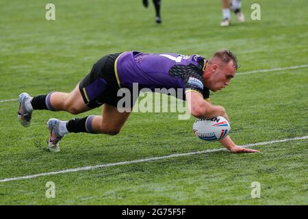 Newcastle, Großbritannien. März 2021. NEWCASTLE UPON TYNE, GROSSBRITANNIEN. 11. JULI Connor Bailey von Newcastle Thunder punktet beim BETFRED Championship-Spiel zwischen Newcastle Thunder und Dewsbury Rams im Kingston Park, Newcastle am Sonntag, 11. Juli 2021. (Kredit: Chris Lishman | MI News) Kredit: MI Nachrichten & Sport /Alamy Live News Stockfoto