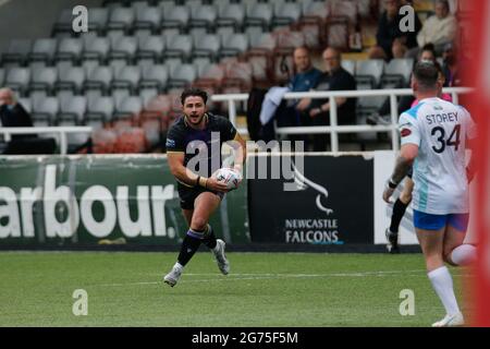 Newcastle, Großbritannien. März 2021. NEWCASTLE UPON TYNE, GROSSBRITANNIEN. 11. JULI Jack Johnson von Newcastle Thunder hat einen Lauf während des WETTLAUFS DER BETFRED Championship zwischen Newcastle Thunder und Dewsbury Rams im Kingston Park, Newcastle am Sonntag, 11. Juli 2021. (Kredit: Chris Lishman | MI News) Kredit: MI Nachrichten & Sport /Alamy Live News Stockfoto