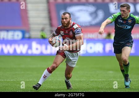 Wigan, Großbritannien. Juli 2021. Jake Bibby (22) von Wigan Warriors Breaks in Wigan, Vereinigtes Königreich am 7/11/2021. (Foto von Craig Thomas/News Images/Sipa USA) Quelle: SIPA USA/Alamy Live News Stockfoto