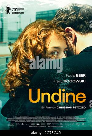 Undine (2020) unter der Regie von Christian Petzold mit Paula Beer, Franz Rogowski und Maryam Zaree. Ungewöhnliche deutsche Fantasie über einen Historiker, der den Mann, der sie verrät, töten muss, um zum Wasser zurückzukehren. Stockfoto