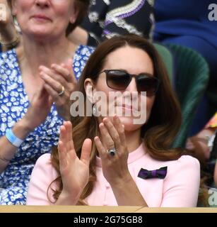 London, Großbritannien. Juli 2021. London Wimbledon Championships Day13 11/07/2021 Duchess of Cambridge watches Mens Singles Final Credit: Roger Parker/Alamy Live News Stockfoto